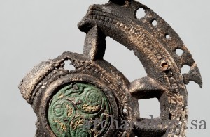 Mounting, probably from a religious object, produced in Ireland in the 8th century. The mounting have traces of modifications and was probably used as a brooch. It was found in a woman's grave from the first part of the 9th century, in Oppland, Norway”. Credit : Museum of Cultural History