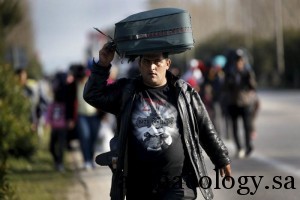 Stranded refugees walk along a national motorway towards the Greek-Macedonian border, February 25, 2016. REUTERS/Yannis Behrakis