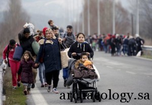 Hundreds of mainly Iraqi and Syrian refugees walk through a motorway towards the Greek-Macedonian border near the Greek village of Idomeni February 26, 2016. REUTERS/Yannis Behrakis