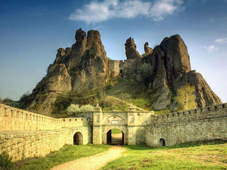 قلعة وادرين في بلغاريا وليست في تبوك مجلة الآثار