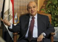 وزير السياحة المصري يحيى راشد يتحدث في مقابلة مع رويترز في مكتبه في القاهرة يوم الأحد. تصوير: محمد عبد الغني - رويترز