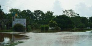 مياه فيضانات عقب هطول أمطار غزيرة في تكساس يوم الأربعاء. صورة حصلت عليها رويترز تستخدم في الأغراض التحريرية فقط.